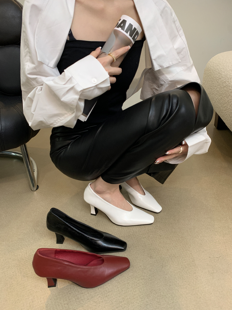2025 New White High Heel Women's Flat Shoes Spring Square Toe V-Cut Elegant Vintage Witch Grandma Shoes - Image 2