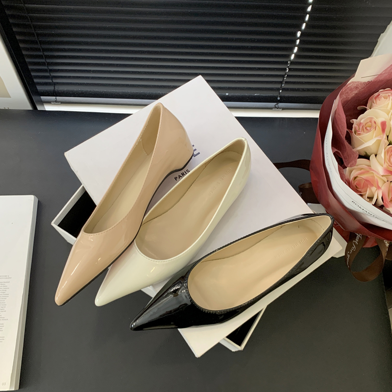 2026 New French Style Pointed Toe Patent Leather Flat Shoes for Women with Built-in Heel Nude Color