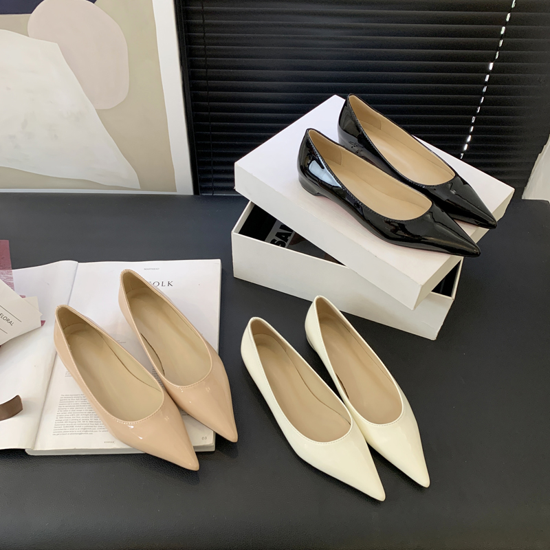 2026 New French Style Pointed Toe Patent Leather Flat Shoes for Women with Built-in Heel Nude Color - Image 2