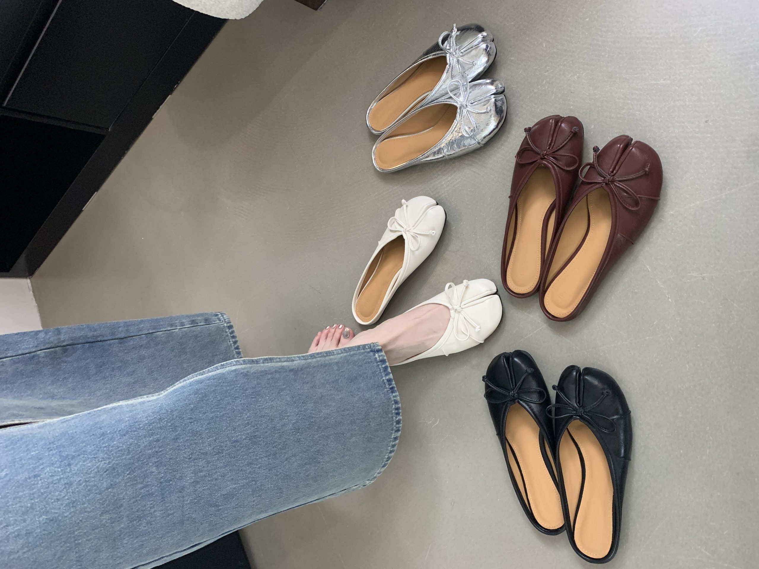 Baotou Slippers Women Summer 2026 New Fashion Trendy Split Toe Pig Hoof Shoes Niche Elegant Flat Mules
