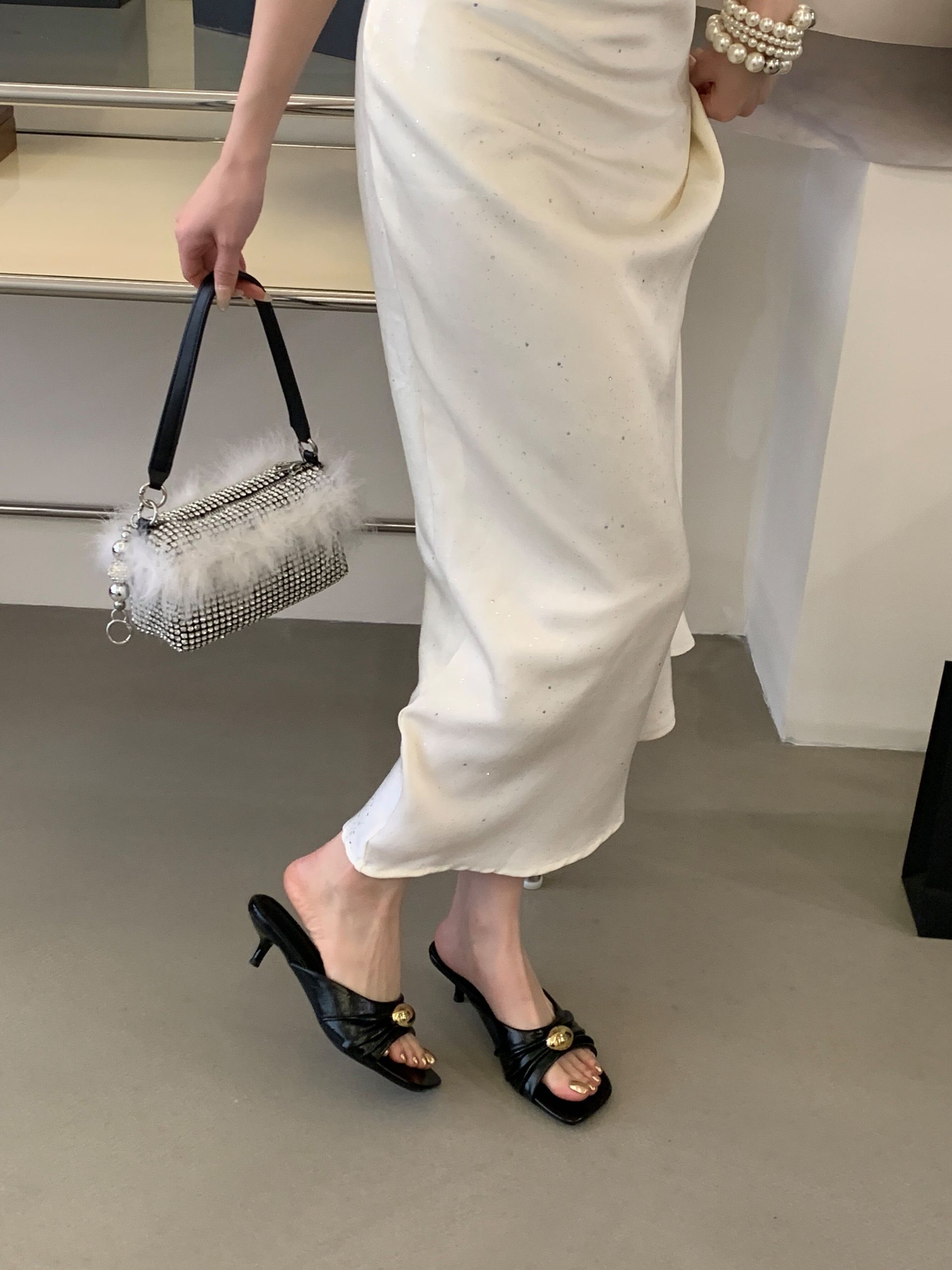 French Pleated One-Strap Women's Summer Slippers 2026 New Style Thin Heel Metal Buckle Fairy Style Elegant Casual Sandals - Image 2