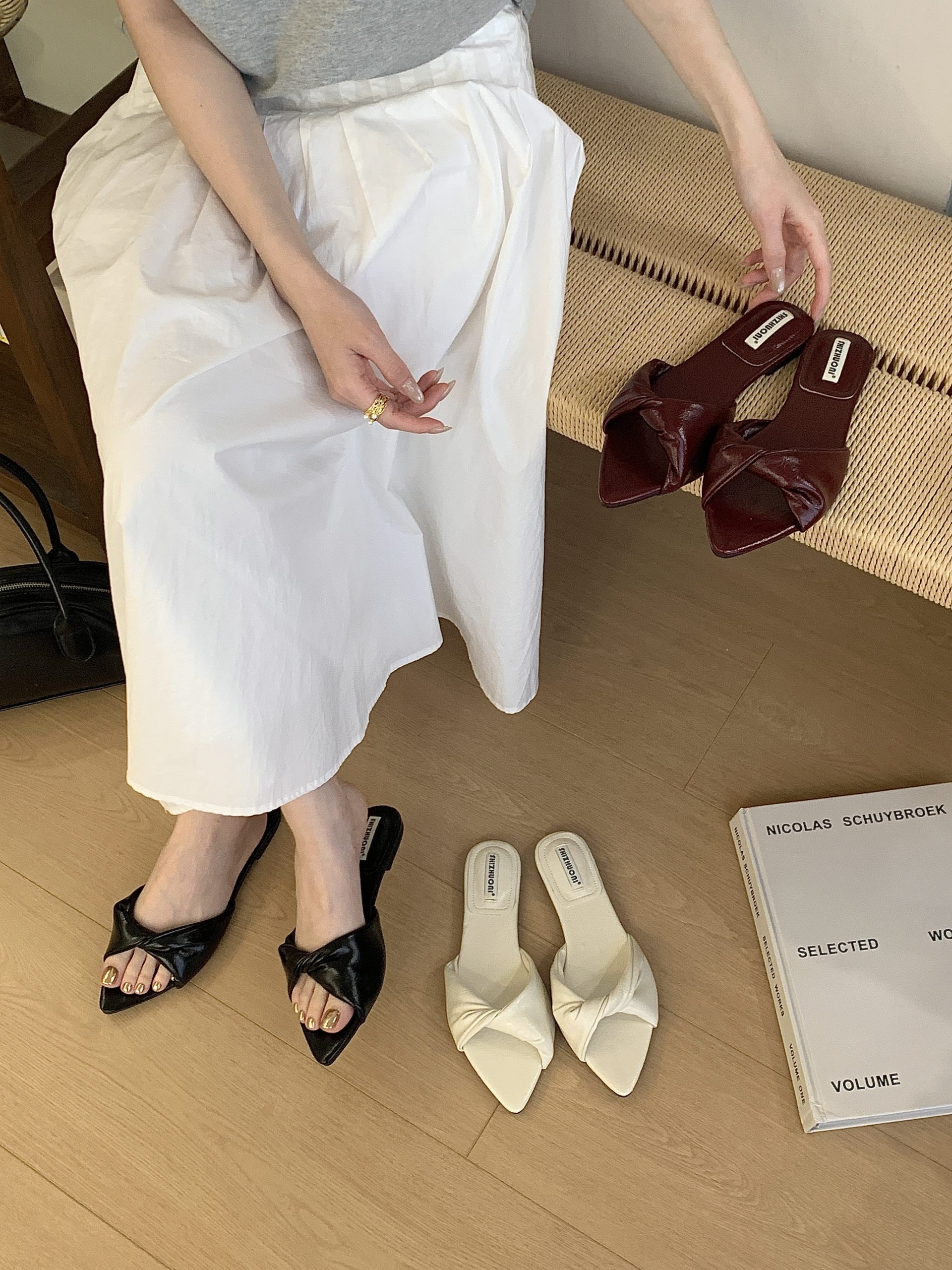 SHIZHUONI Women's Open Toe Flat Slippers 2026 Summer Vacation French Style Black White Red