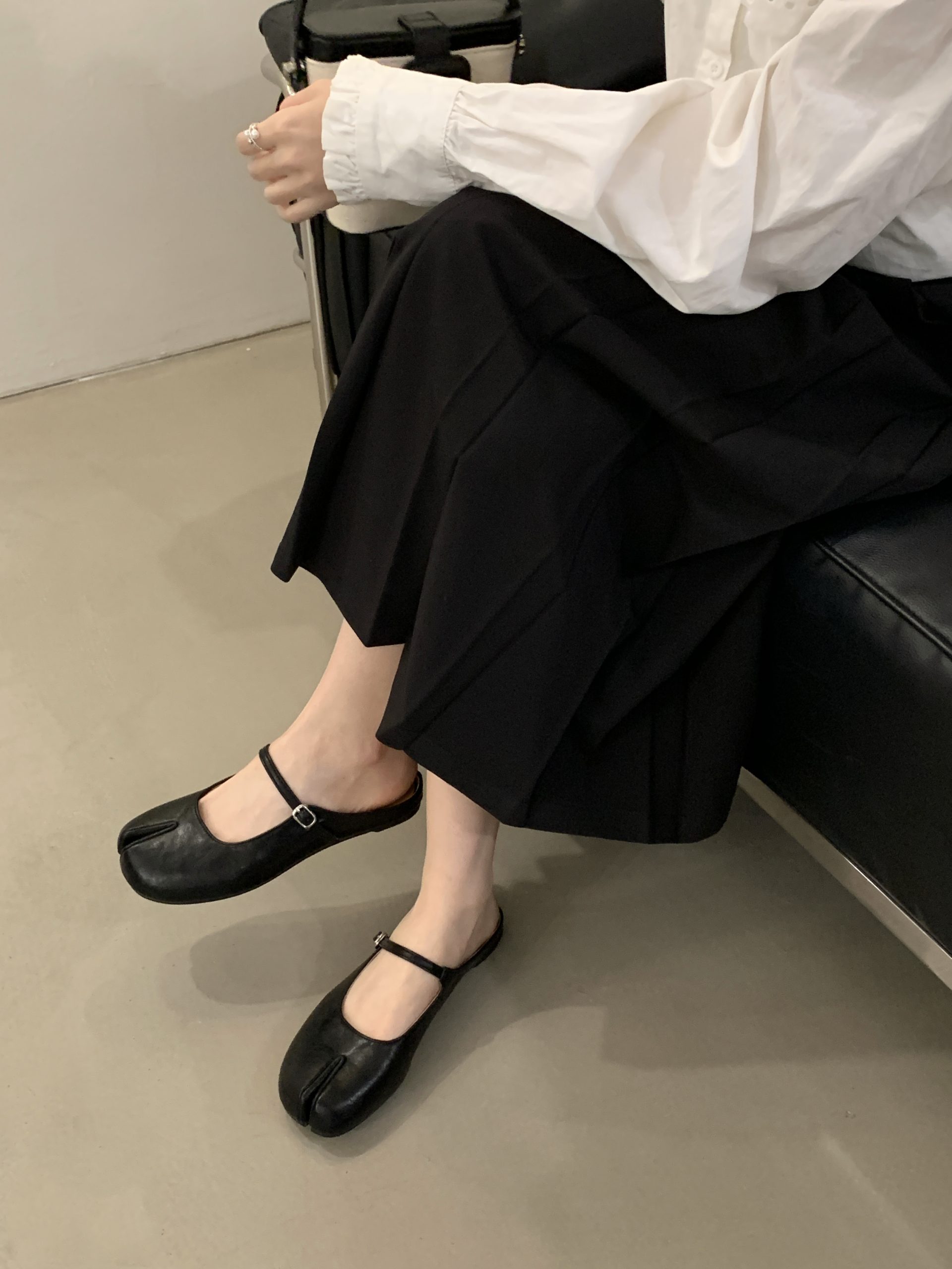 Versatile Casual Flat Split-Toe Slippers for Women 2026 New Summer Comfortable Slip-On Shoes - Image 2
